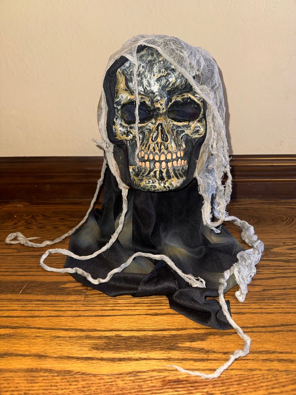Vintage Easter Unlimited Gauze Skull Mask